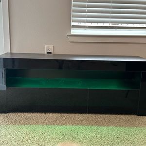 TV STAND- Pick up near Kissimmee area